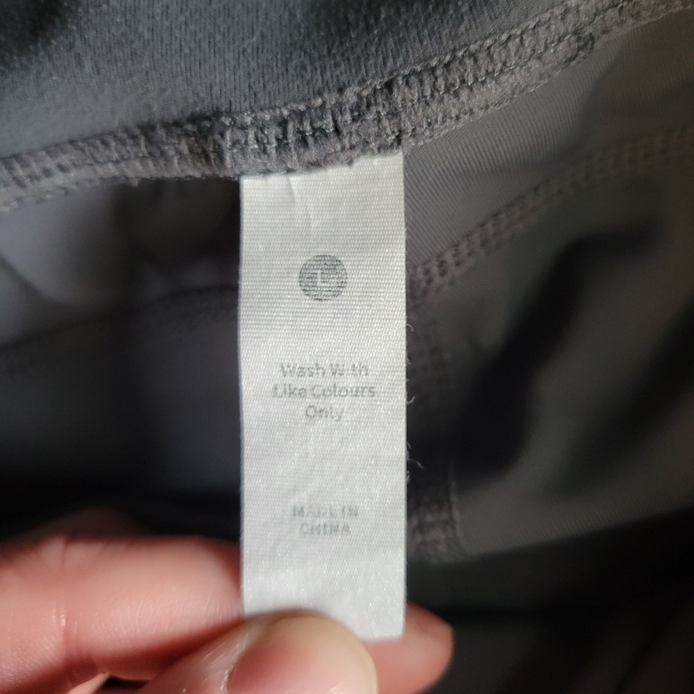 ๐๐3 for $15๐๐ Gray Leggings With Pockets - Picture 4 of 4
